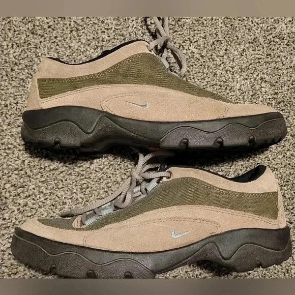 VTG Nike ACG Regrind Hiking Sneaker, Womens Size 8 - Picture 4 of 9